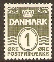 Denmark 1933 1o Blackish green Quadrille background series. SG26