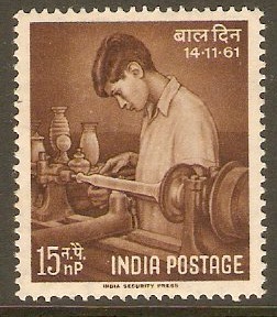 India 1961 15np Children's Day Stamp. SG443.