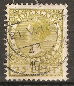 Netherlands 1926 25c Yellow-olive - Queen Wilhelmina. SG325A.