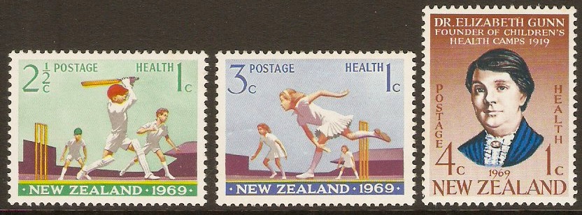 New Zealand 1969 Sport Health Stamps Set. SG899-SG901.