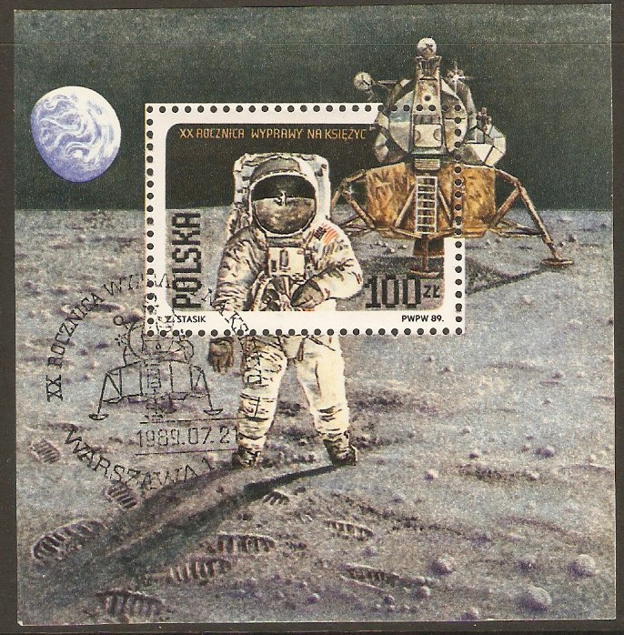 Poland 1983 100z Moon Landing Anniversary Sheet. SGMS3225.