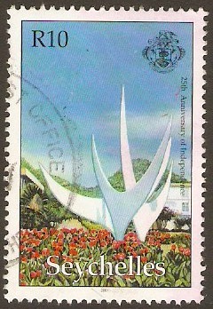 Seychelles 2001 10r Independence Monument. SG910.